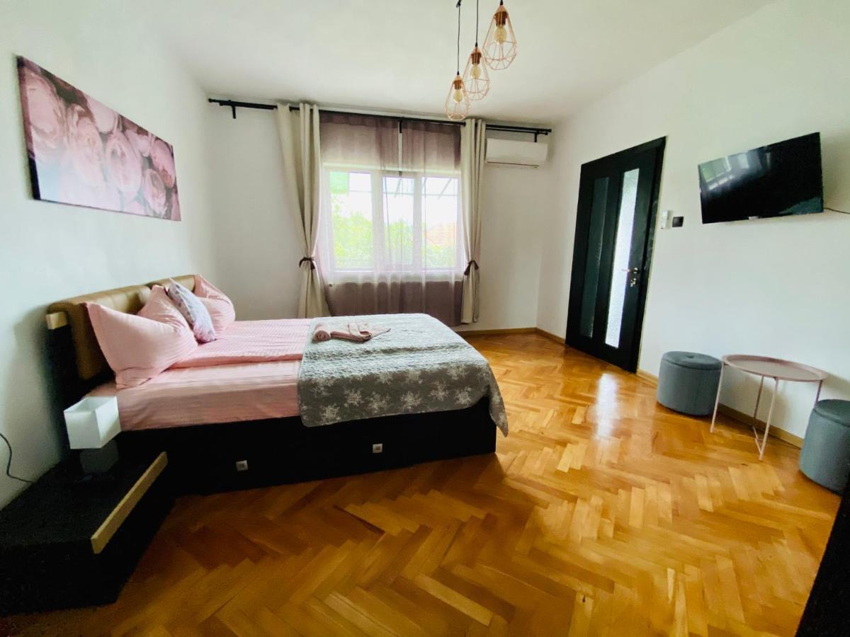 Holiday Home Esku Orşova Екстериор снимка